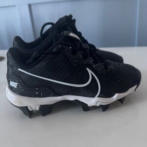Nike Kids Black and White CLEATS - 10C
